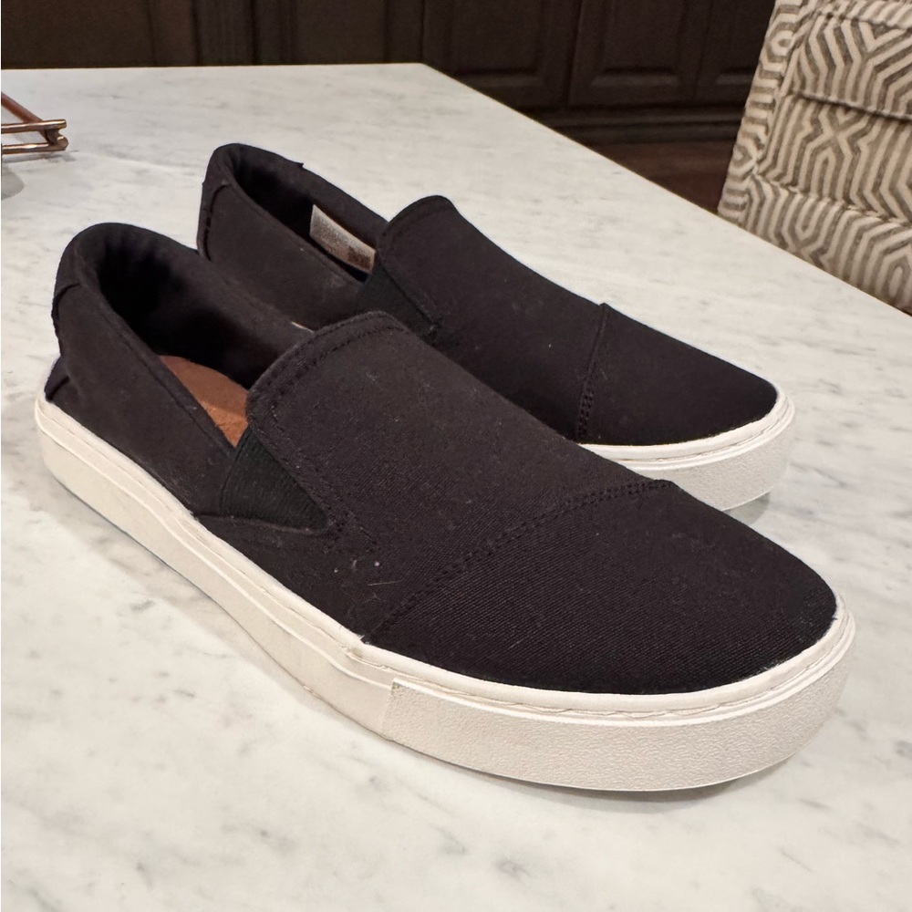 Tom's shoes woman's black slip-on. Brand new size 8.5 8 1/2